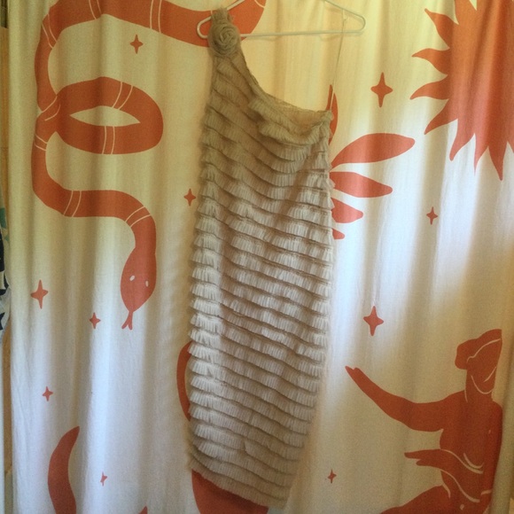 NWT Kimchi Blue Rita Ruffle One Shoulder Midi Dress - Picture 7 of 13